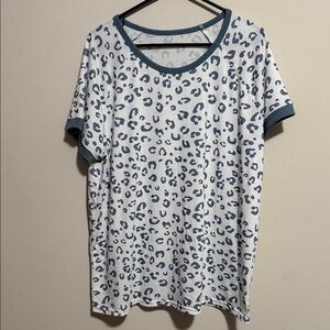 Women’s plus sized leopard animal print tee